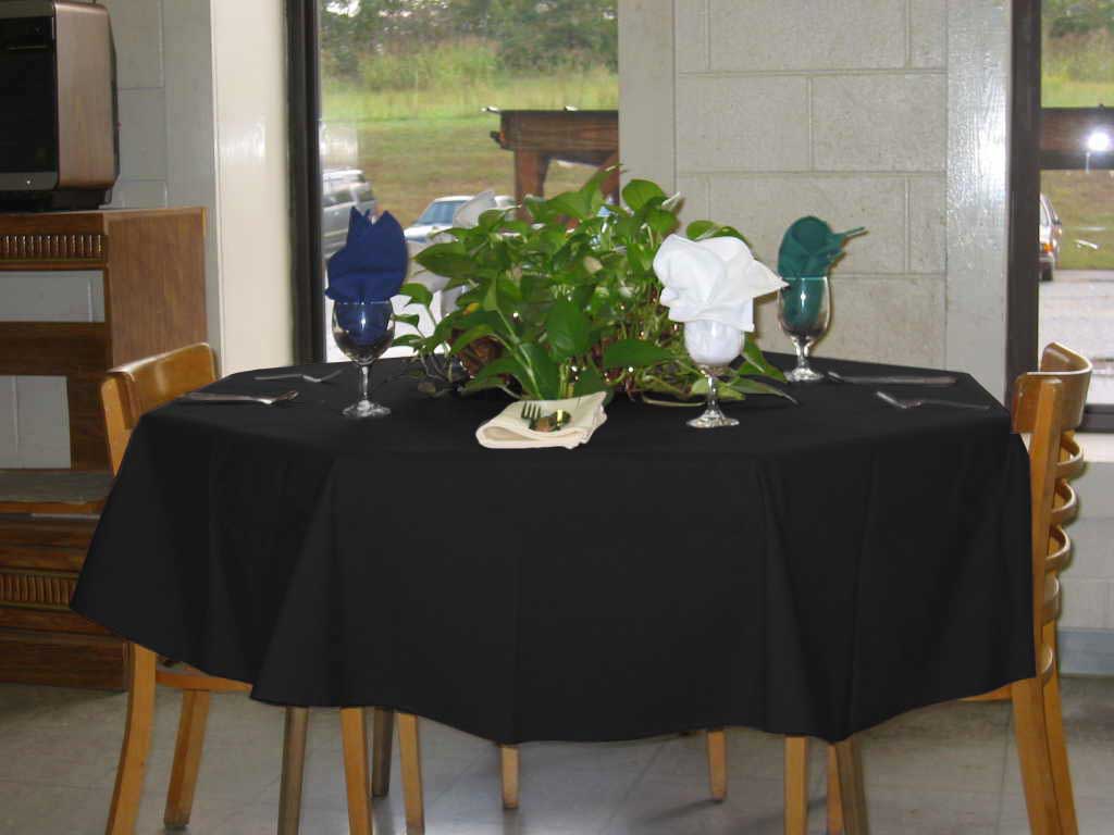Intedge Black Round Poly/Cotton Tablecloth, 64 inch Dia