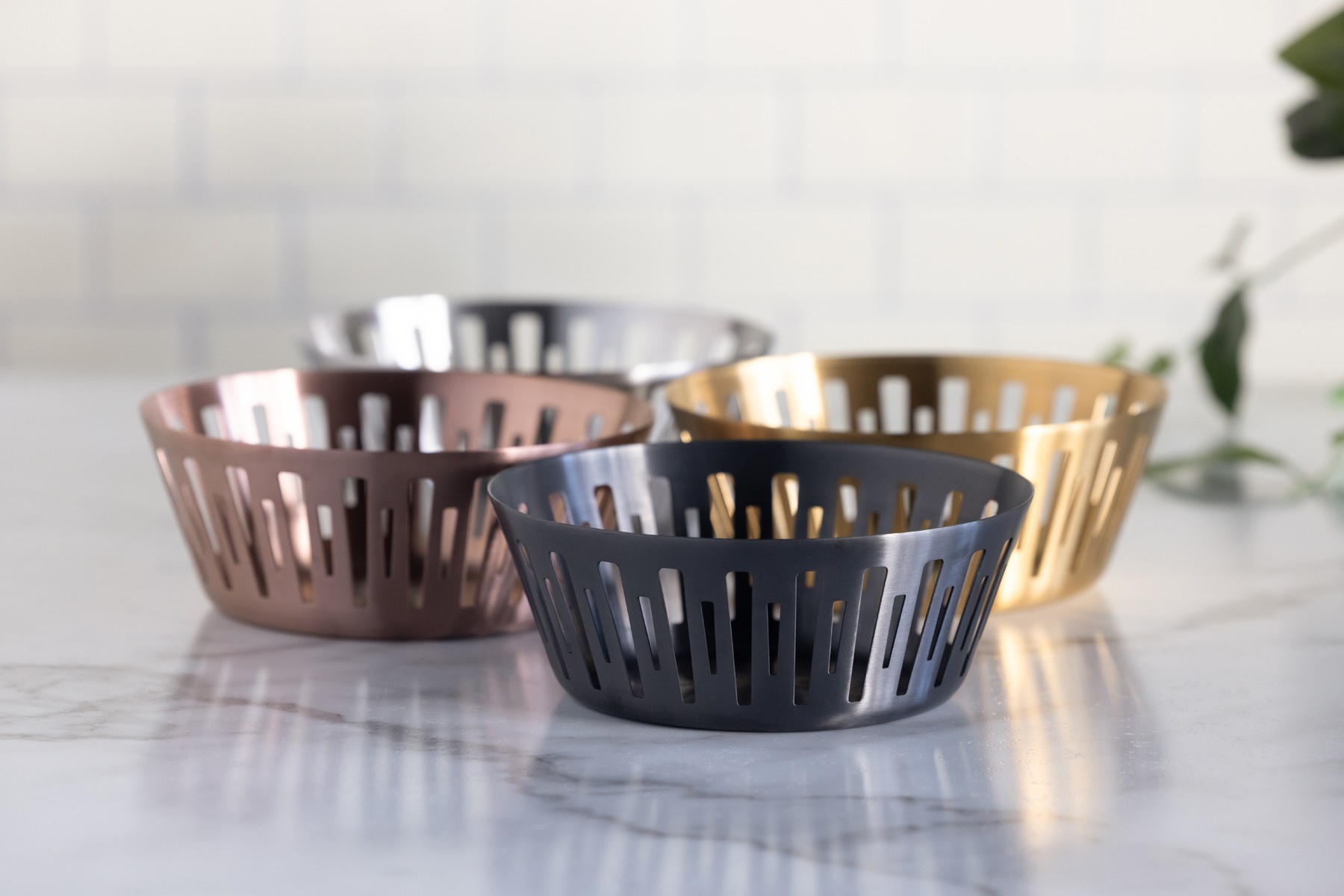 Service Ideas Mod18 Deco Vintage Gold Small Round Basket, 7 Inch Width X 3.75 Inch Height