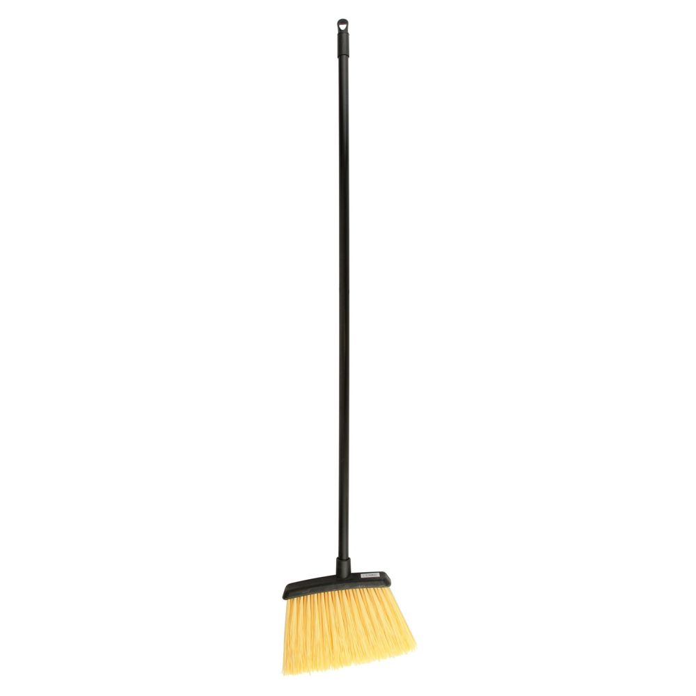 Carlisle 4688500 Duo-sweep Escoba Angular De Uso Rudo Con Cerdas Naturales Sin Flecos Y Mango Metálico Negro, 48 Pulgadas De Altura