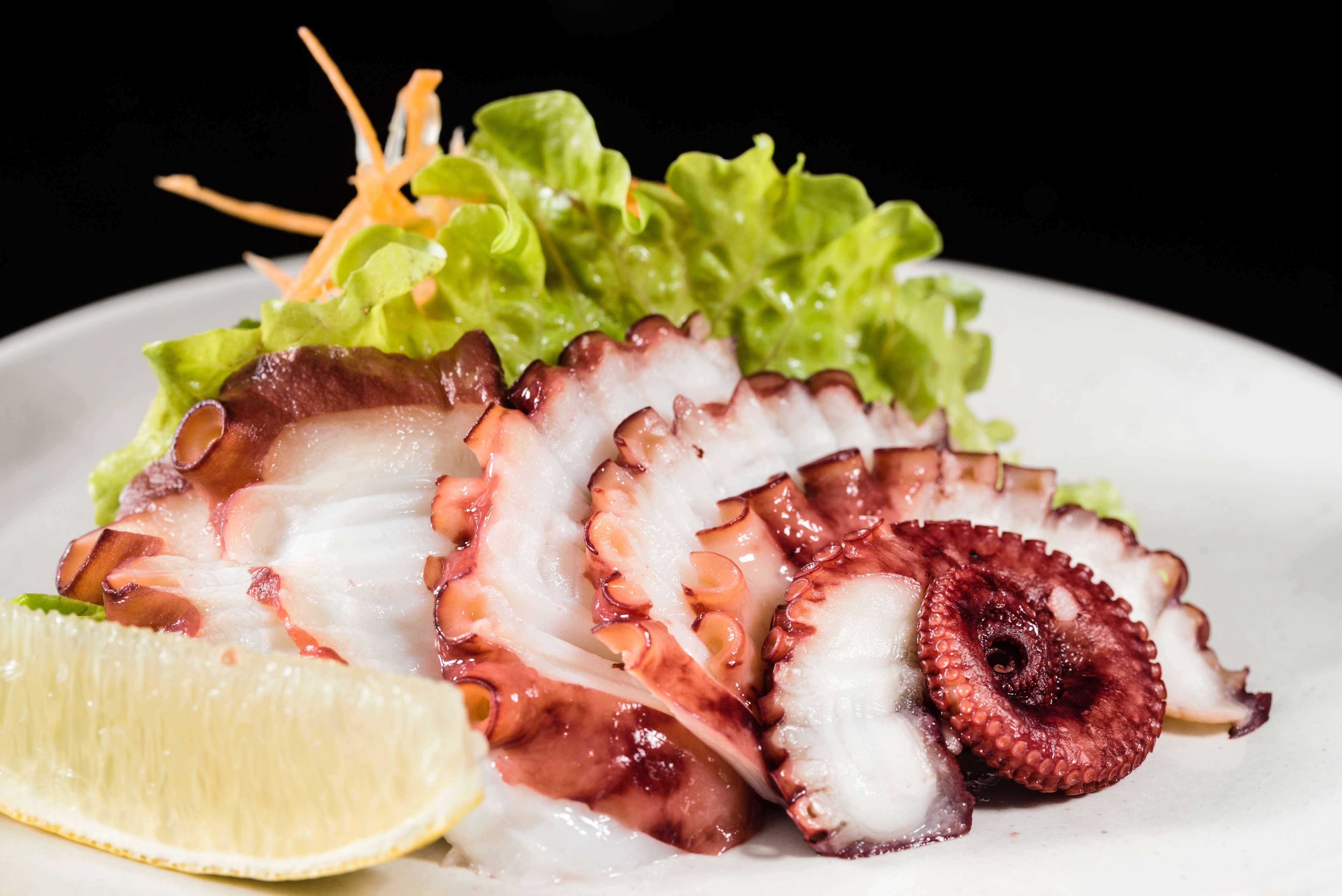 Oyster Bay Cleaned Premium Quality Individually Poly Wrapped Whole Octopus, 30 Pound