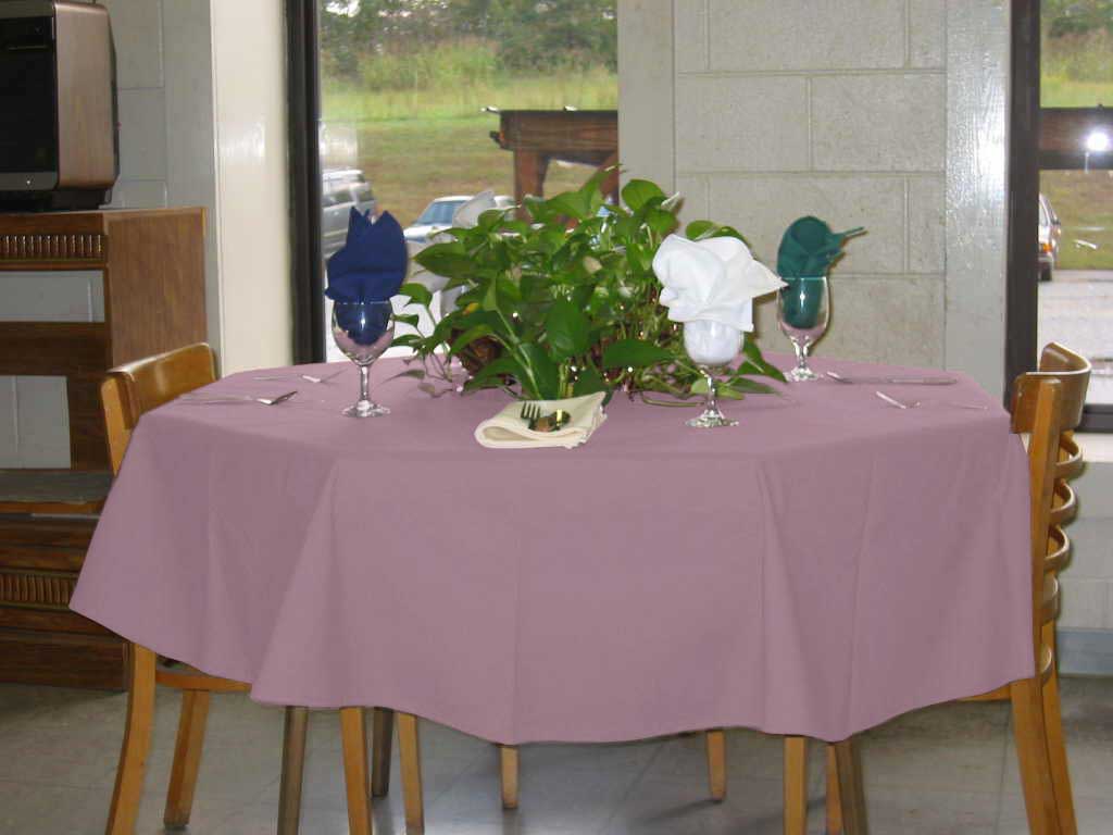 Intedge Pink Round Poly/Cotton Tablecloth, 64 inch Dia