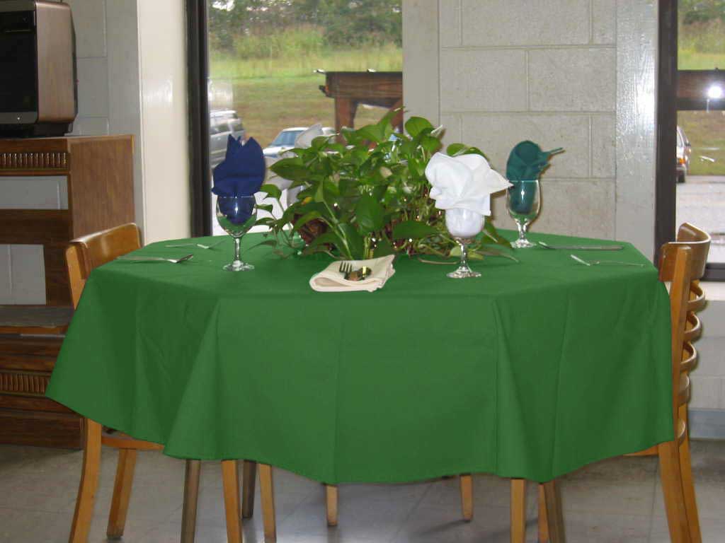 Intedge Green Poly/Cotton Round Tablecloth, 132 inch Dia