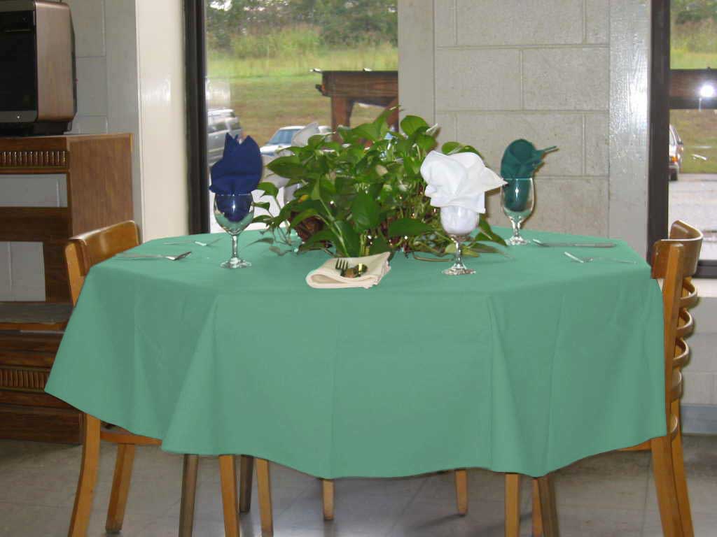 Intedge Seafoam Round Poly/Cotton Tablecloth, 64 inch Dia