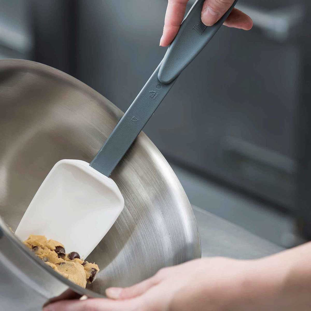 Tablecraft Silicone Blade High Heat Spatula With Red Nylon Handle, 2.875 X 0.75 X 14.25 Inch